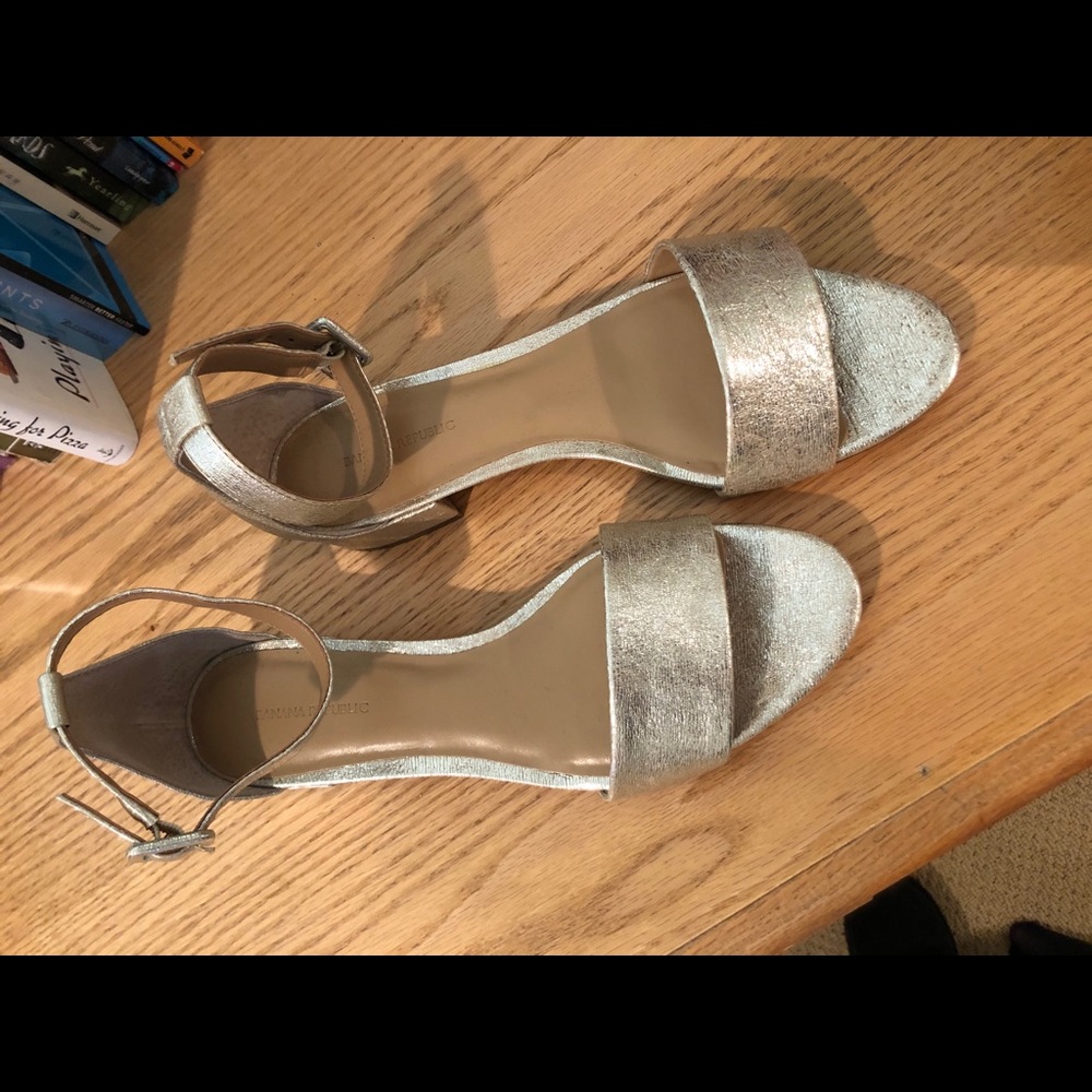 New w/o box ankle sandals